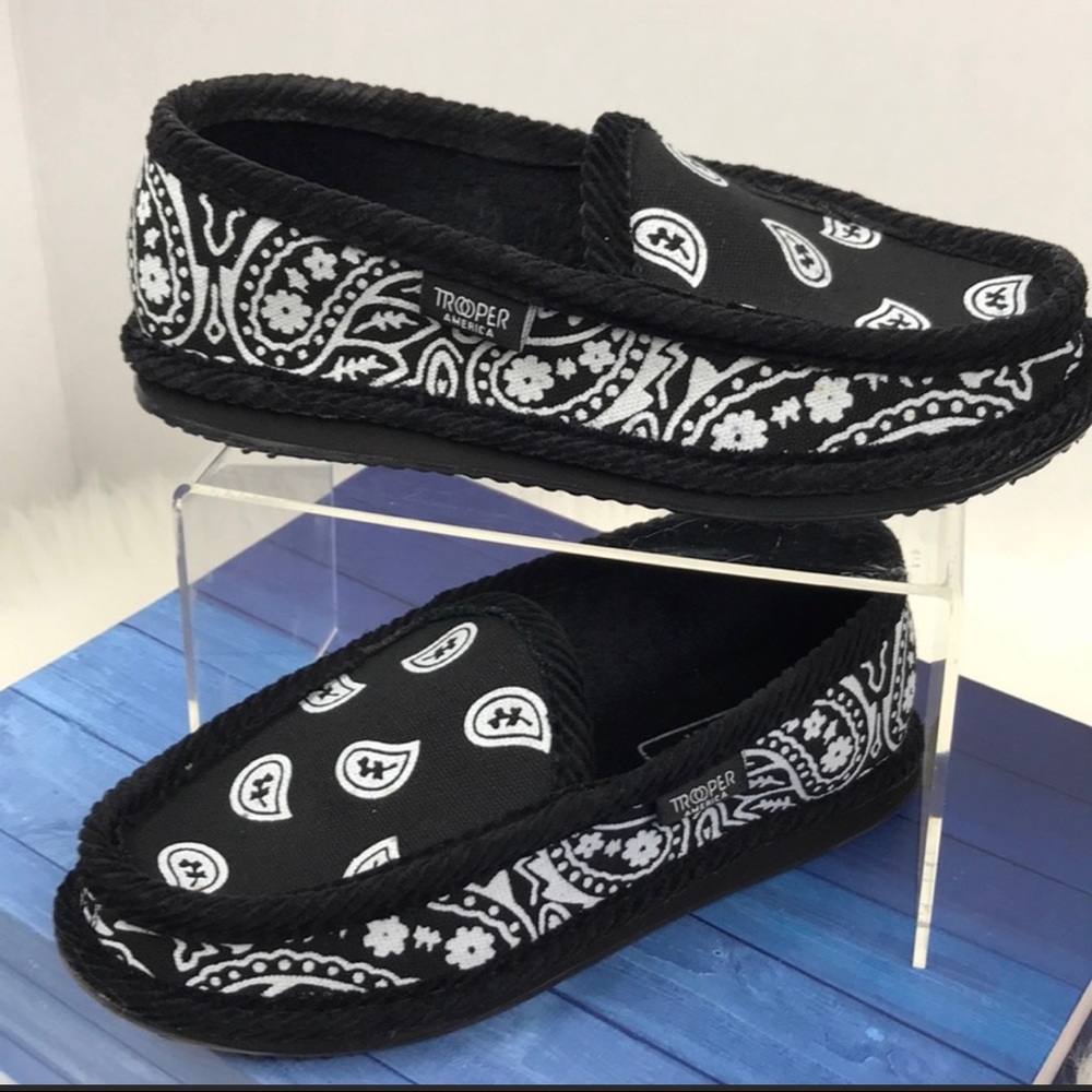 NWT Slippers Bandana Slip On Shoes Loafers Moccasins Women’s Unisex Gift